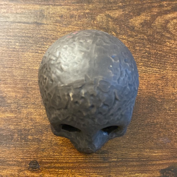 Ceramic Flame Skull - Picture 6 of 6